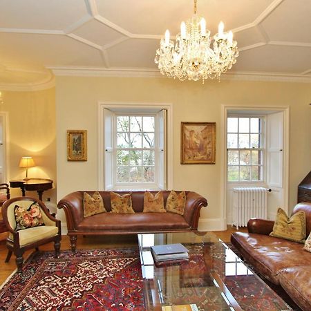 Ramsay Garden - Spacious 3-Bedroom Apartment Next To Edinburgh Castle EDI Exterior photo