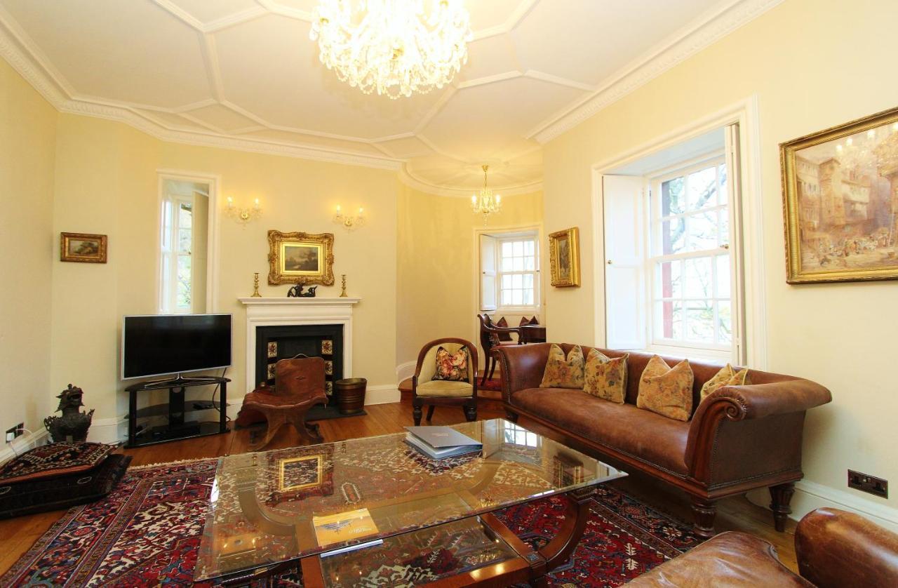 Ramsay Garden - Spacious 3-Bedroom Apartment Next To Edinburgh Castle EDI Exterior photo