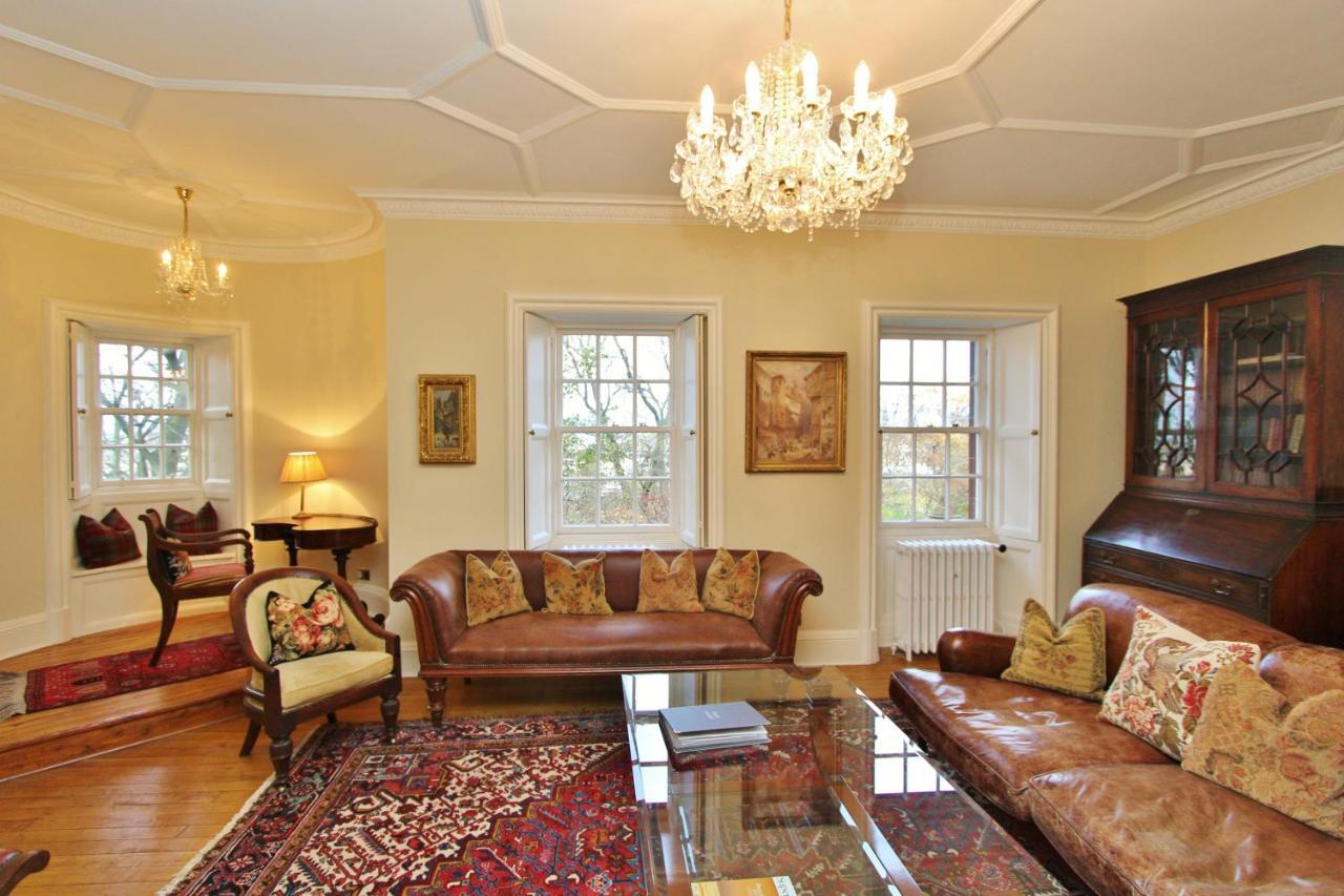 Ramsay Garden - Spacious 3-Bedroom Apartment Next To Edinburgh Castle EDI Exterior photo