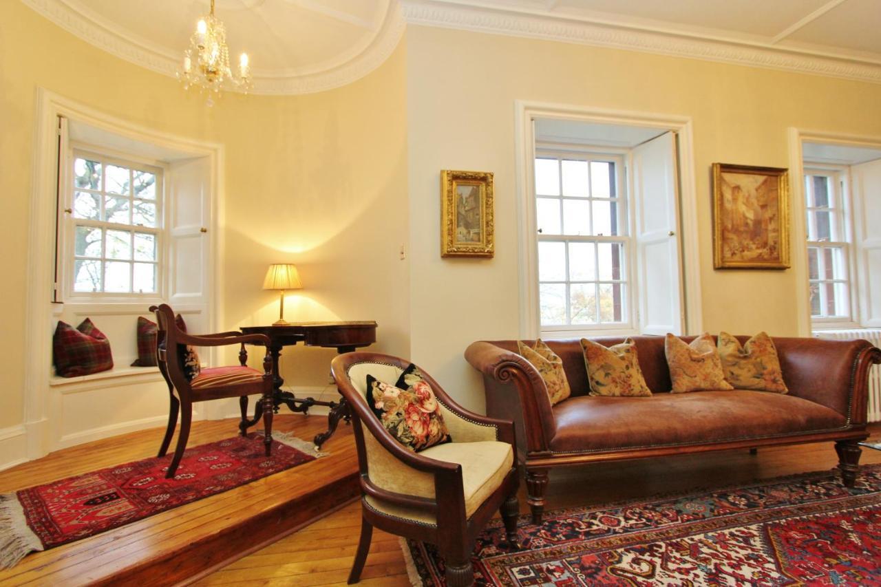 Ramsay Garden - Spacious 3-Bedroom Apartment Next To Edinburgh Castle EDI Exterior photo