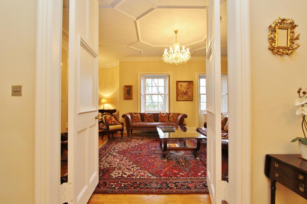 Ramsay Garden - Spacious 3-Bedroom Apartment Next To Edinburgh Castle EDI Exterior photo