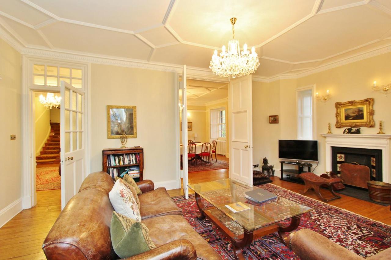 Ramsay Garden - Spacious 3-Bedroom Apartment Next To Edinburgh Castle EDI Exterior photo
