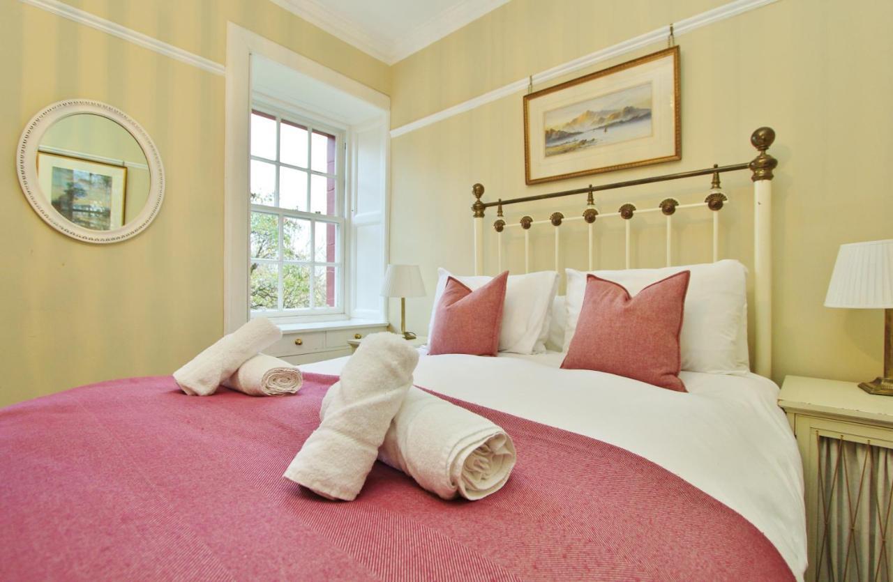 Ramsay Garden - Spacious 3-Bedroom Apartment Next To Edinburgh Castle EDI Exterior photo