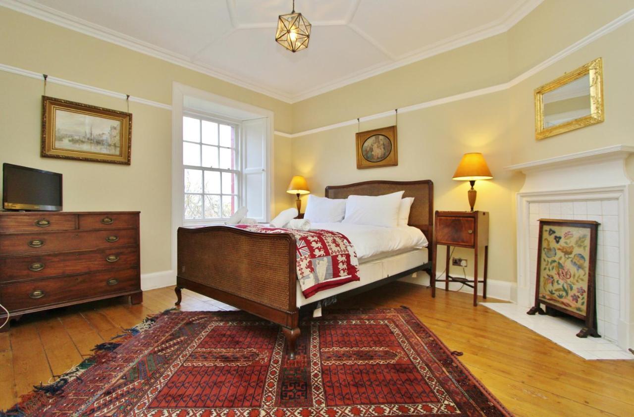 Ramsay Garden - Spacious 3-Bedroom Apartment Next To Edinburgh Castle EDI Exterior photo