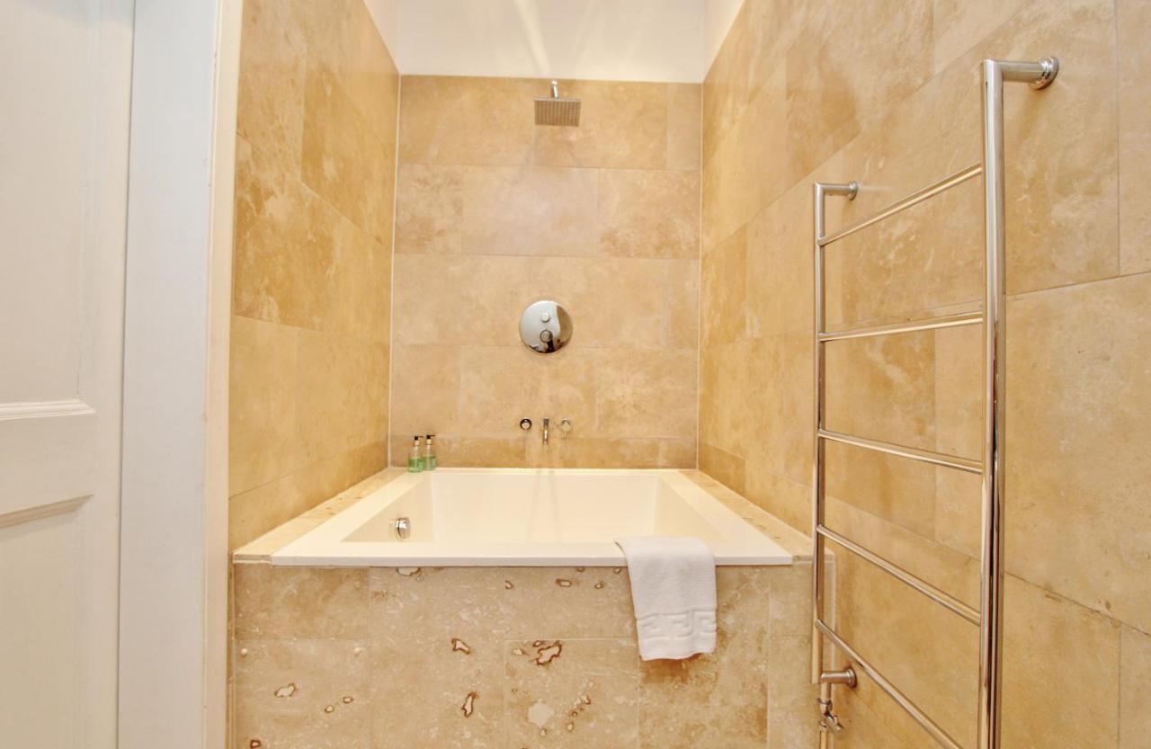 Ramsay Garden - Spacious 3-Bedroom Apartment Next To Edinburgh Castle EDI Exterior photo