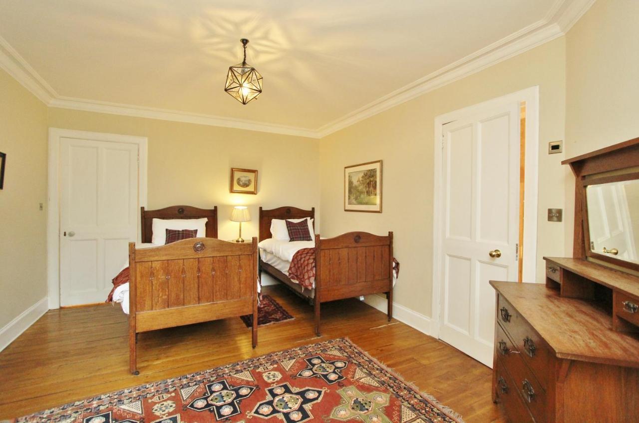 Ramsay Garden - Spacious 3-Bedroom Apartment Next To Edinburgh Castle EDI Exterior photo