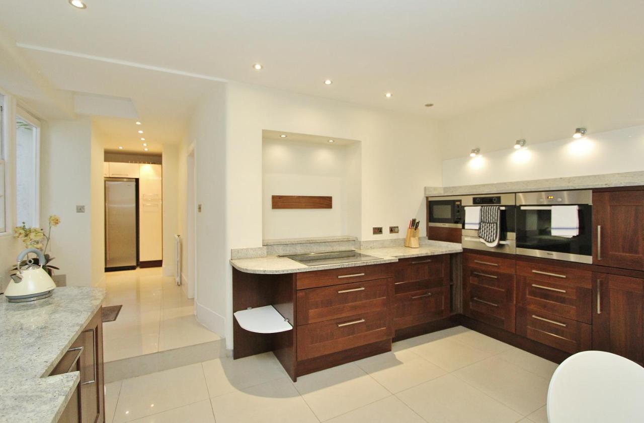 Ramsay Garden - Spacious 3-Bedroom Apartment Next To Edinburgh Castle EDI Exterior photo