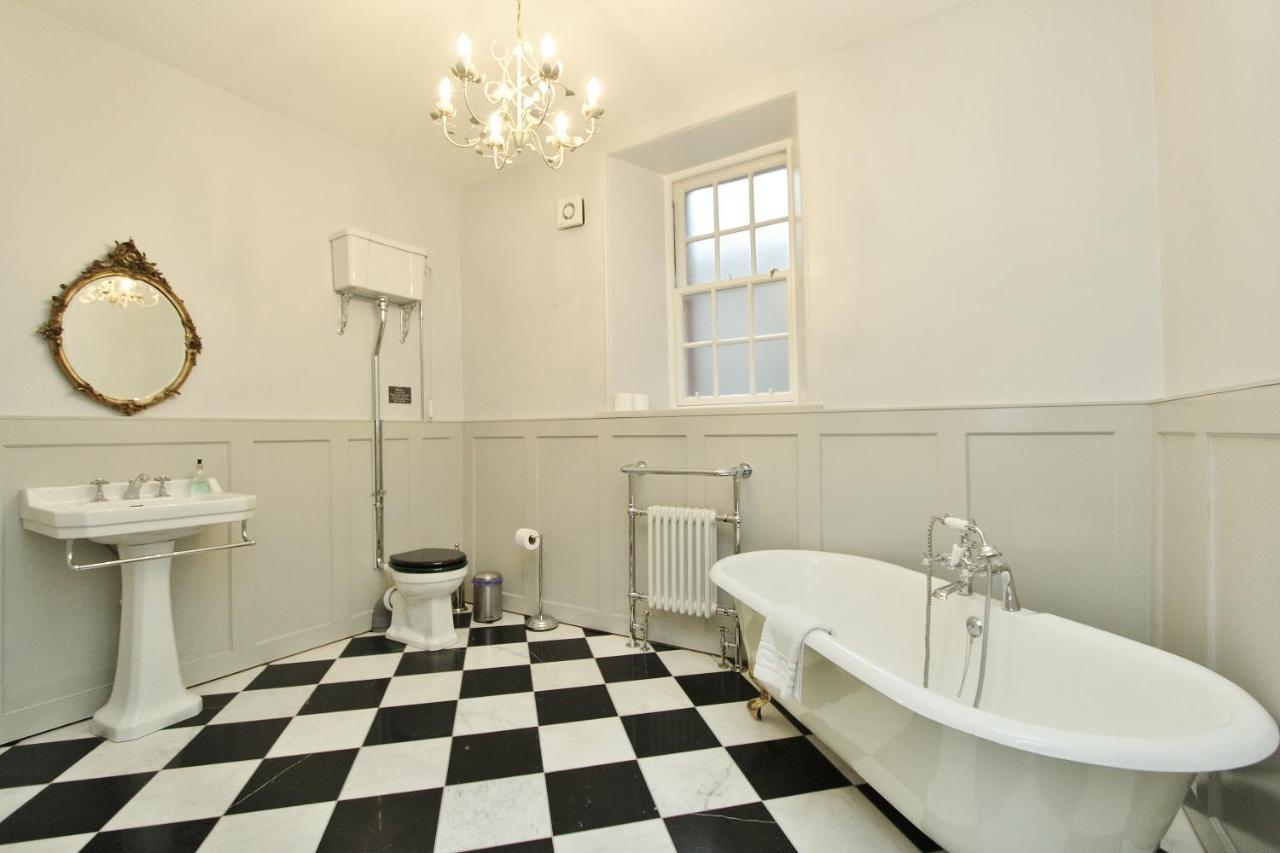 Ramsay Garden - Spacious 3-Bedroom Apartment Next To Edinburgh Castle EDI Exterior photo
