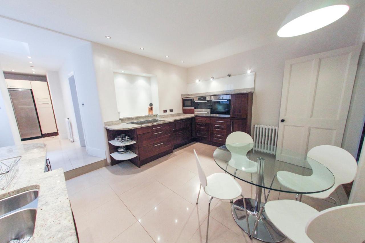 Ramsay Garden - Spacious 3-Bedroom Apartment Next To Edinburgh Castle EDI Exterior photo