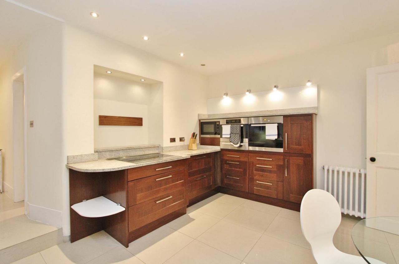 Ramsay Garden - Spacious 3-Bedroom Apartment Next To Edinburgh Castle EDI Exterior photo