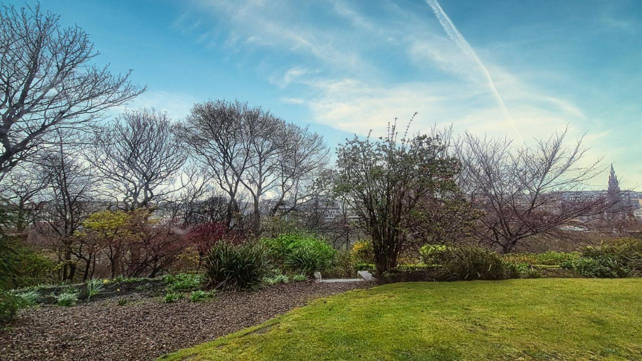 Ramsay Garden - Spacious 3-Bedroom Apartment Next To Edinburgh Castle EDI Exterior photo